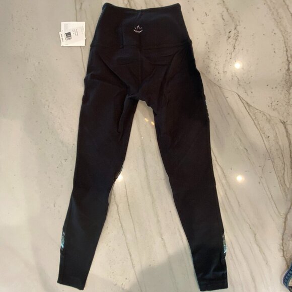 NWT Beyond Yoga Blue and Green Striped High Waist Yoga Leggings 💚 🩵 - Picture 5 of 13